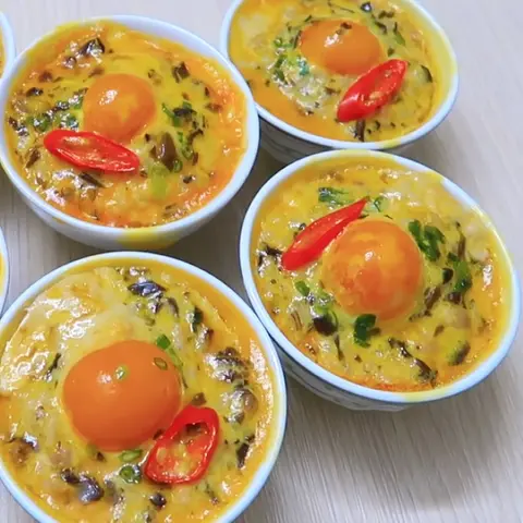 Hình ảnh Cơm chả thịt bằm hấp trứng muối 
