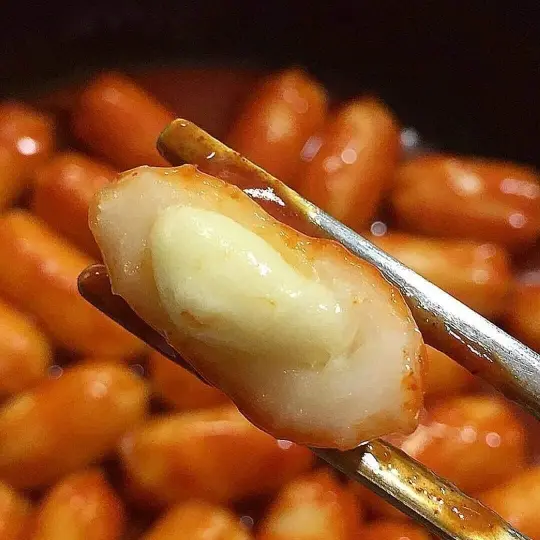 Hình ảnh Tokbokki Nhân Pho Mai Bò Sốt Cay