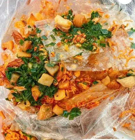 Hình ảnh Bánh tráng trộn mỡ hành - tép mỡ - thịt bằm