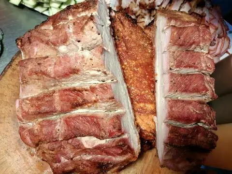 Hình ảnh Thịt Heo Quay Đùi & Vai ( nửa ký 500g )