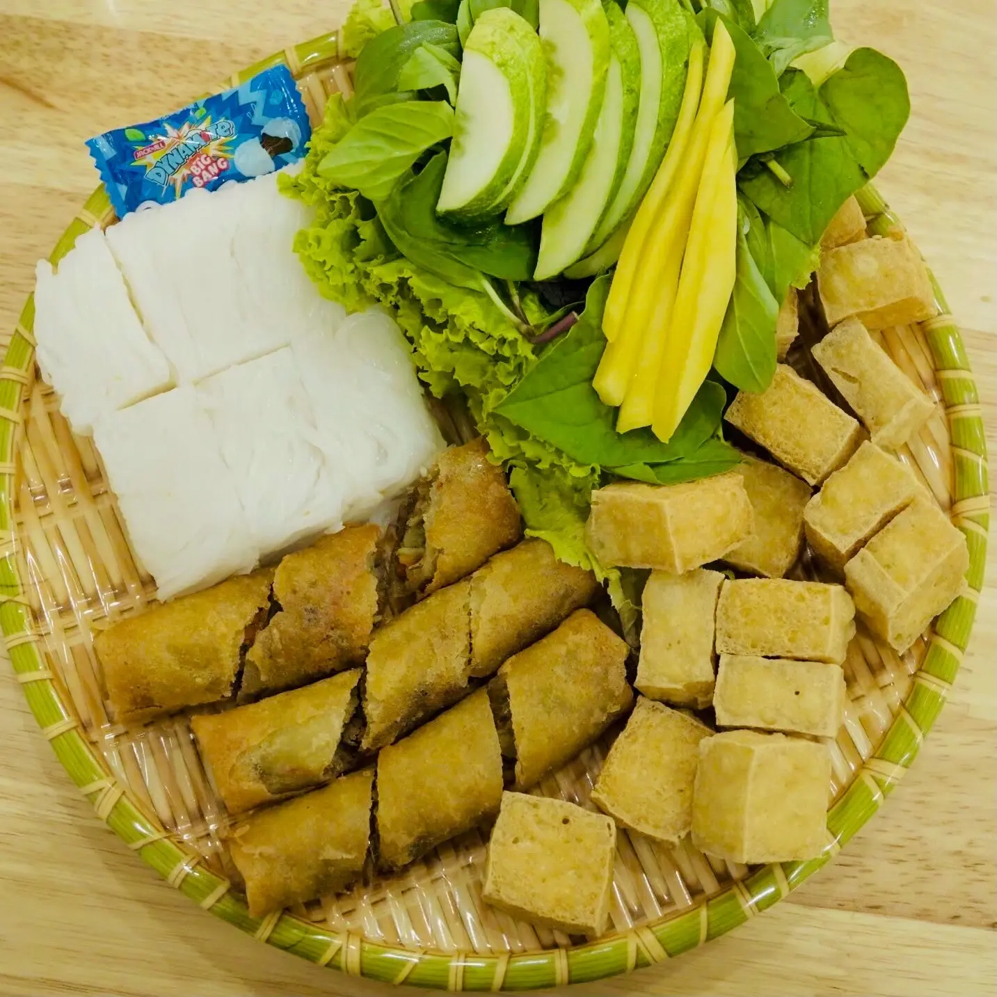 Hình ảnh Bún đậu chả giò