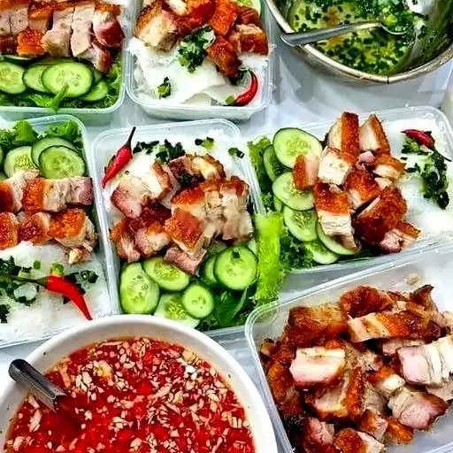 Hình ảnh Bánh hỏi thịt heo quay