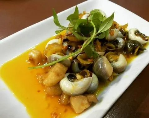 Hình ảnh Ốc mở xào bơ cay 