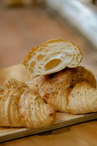 Hình ảnh Butter Garlic Croissant