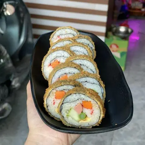 Hình ảnh Kimpap gà giòn chiên xù