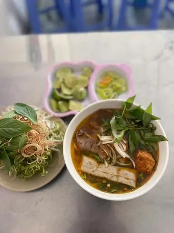 Hình ảnh Bún bò tái - viên