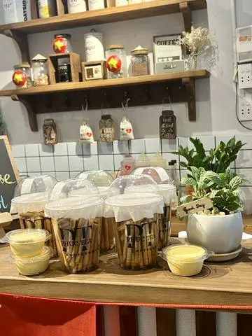 Hình ảnh Bánh Que Chấm Sốt
