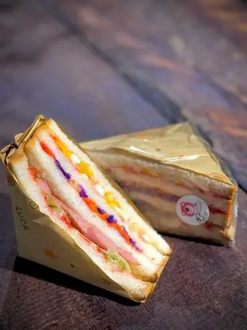 Hình ảnh Sandwich Cá ngừ 