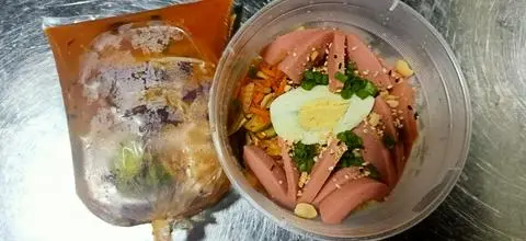 Hình ảnh Mì cay xúc xích