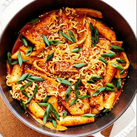 Hình ảnh Mì Trộn Tokbokki (Bánh Gạo) Gà Viên