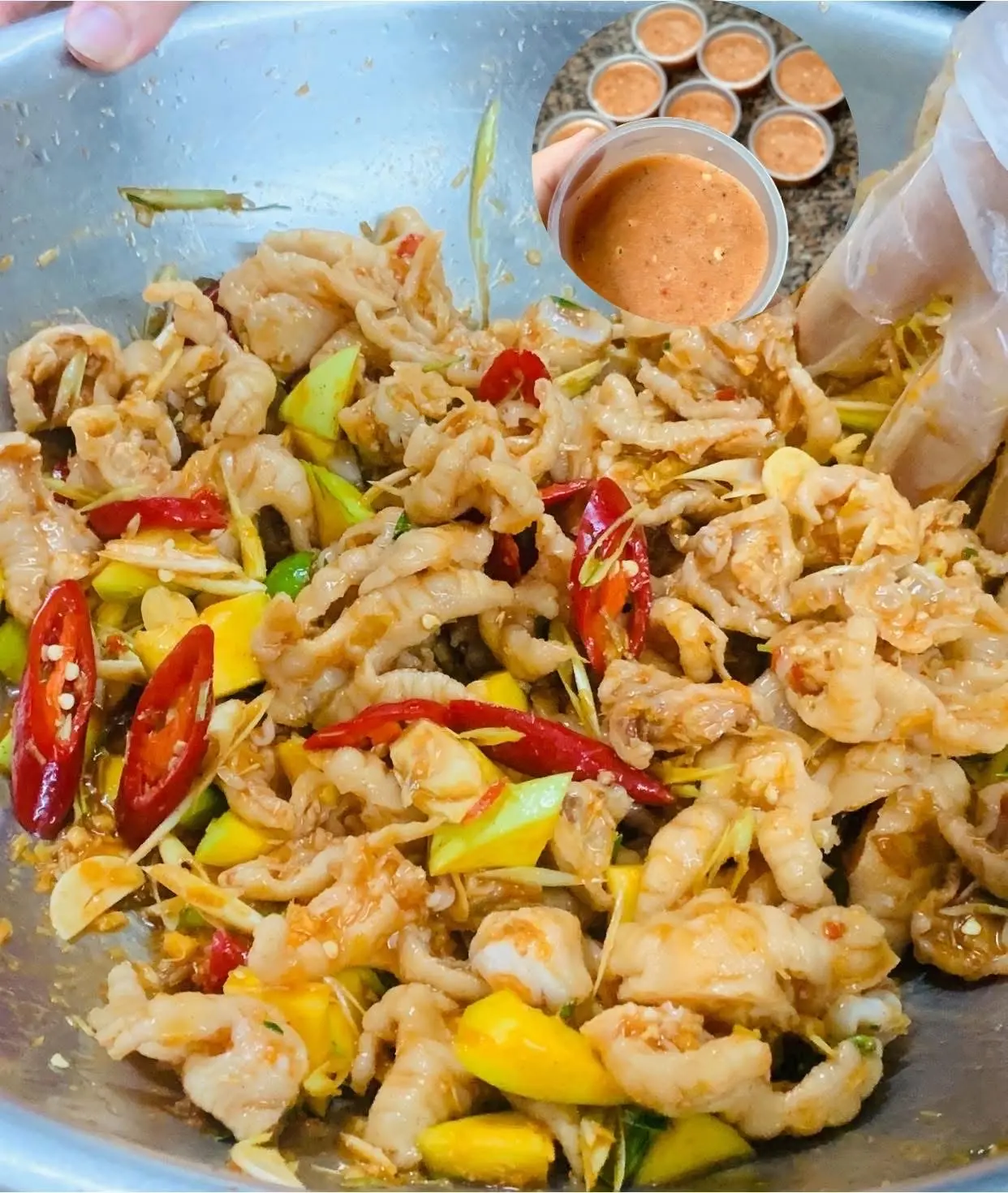 Hình ảnh Chân gà sốt thái L