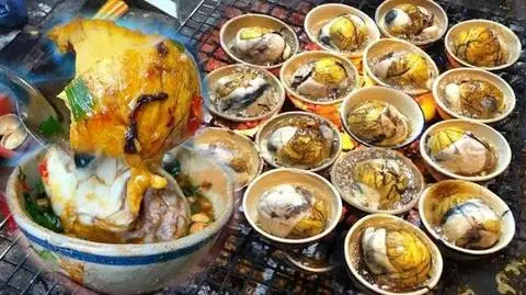 Hình ảnh BÁNH MÌ HỘT VỊT LỘN SỐT THÁI 3  CAY TRỨNG