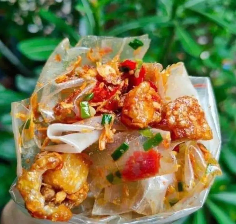 Hình ảnh bánh phơi sương trộn mỡ hành da heo giòn, trứng cút 