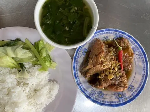 Hình ảnh Cơm Gà Kho Sả Ớt