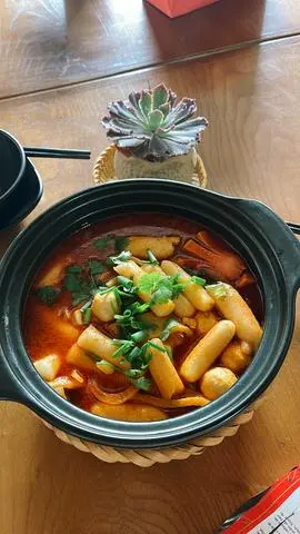 Hình ảnh Bánh gạo sốt cay Hàn Quốc