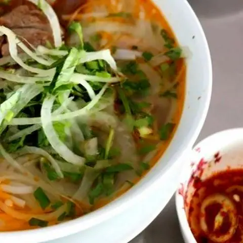 Hình ảnh Bún bò chả - pepsi