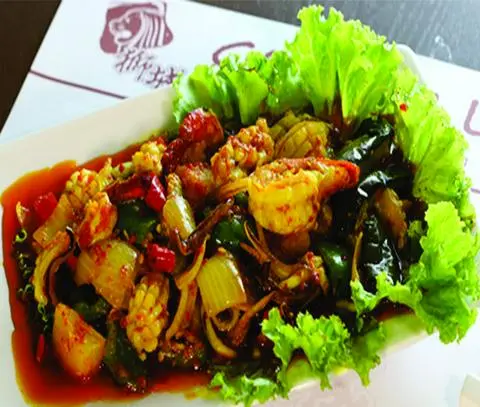 Hình ảnh Tôm mực xào ớt assam