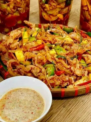 Hình ảnh Chân gà RÚT XƯƠNG sốt thái 