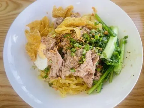 Hình ảnh Hủ tiếu dai-  thịt heo- trứng luộc-trộn khô