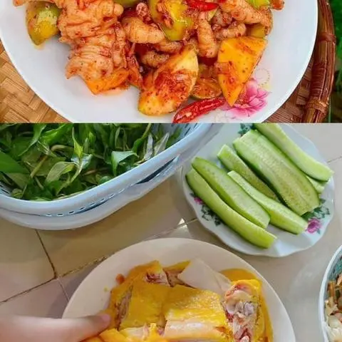 Hình ảnh 1/2 con gà ủ muối + CHÂN GÀ SỐT THÁI