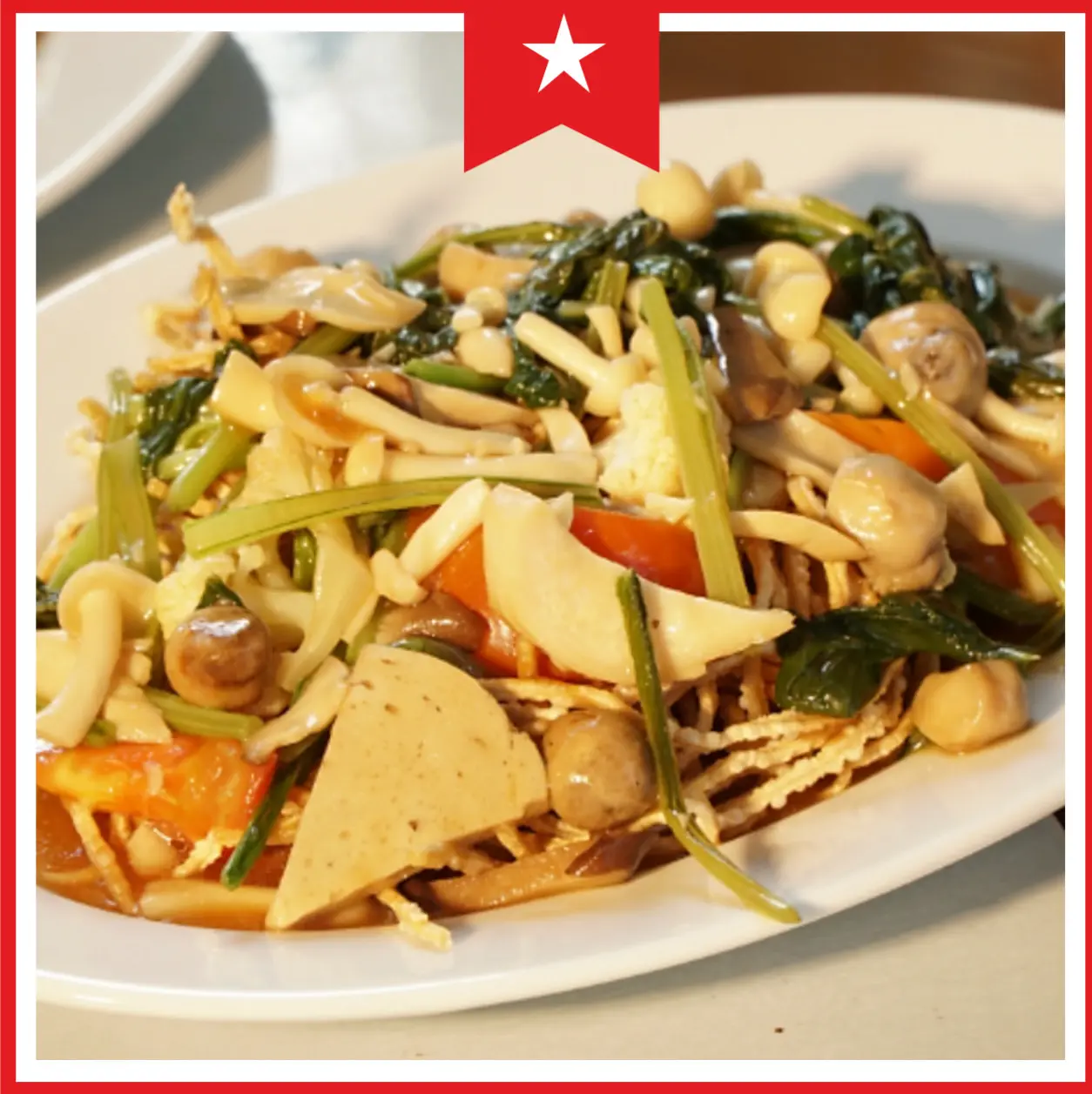 Hình ảnh Mì xào giòn chay - Yellow noodle with stir fried vegetable