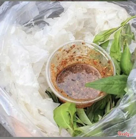 Hình ảnh Bánh tráng chấm sốt không trứng