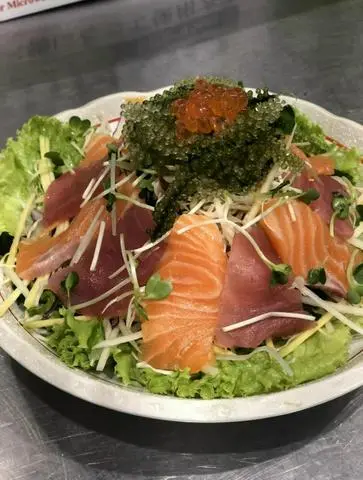 Hình ảnh Salad Cá Ngừ Và Cá Hồi