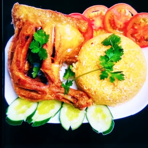 Hình ảnh Cơm Gà Xối Mỡ ức Gà Chiên giòn