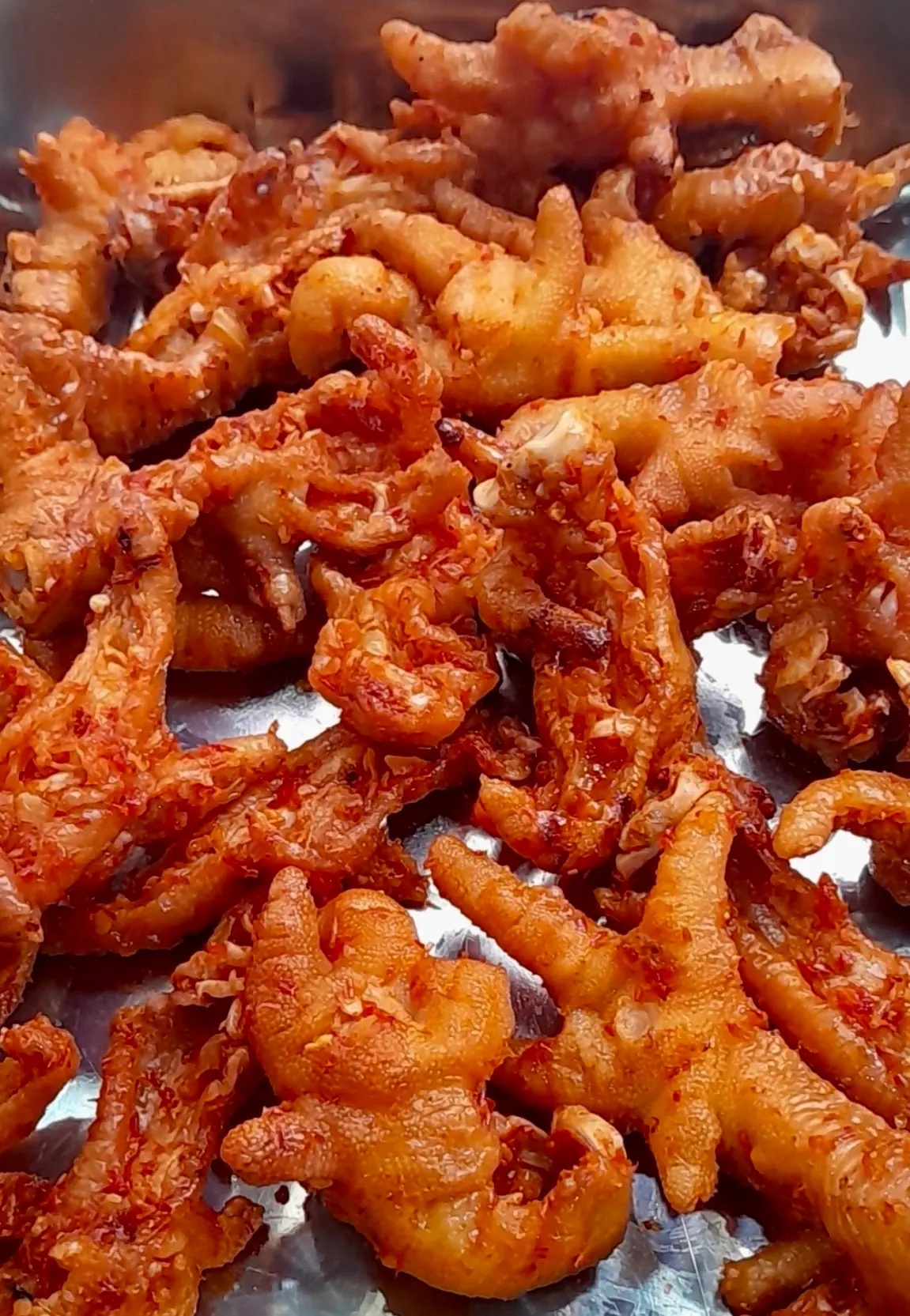 Hình ảnh Chân Gà Rút Xương Nướng Lu