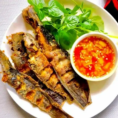 Hình ảnh Cơm cá trê chiên mắm gừng