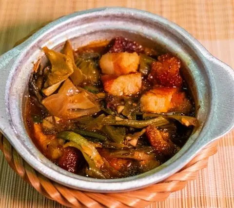 Hình ảnh Heo Quay Kho Cải Chua