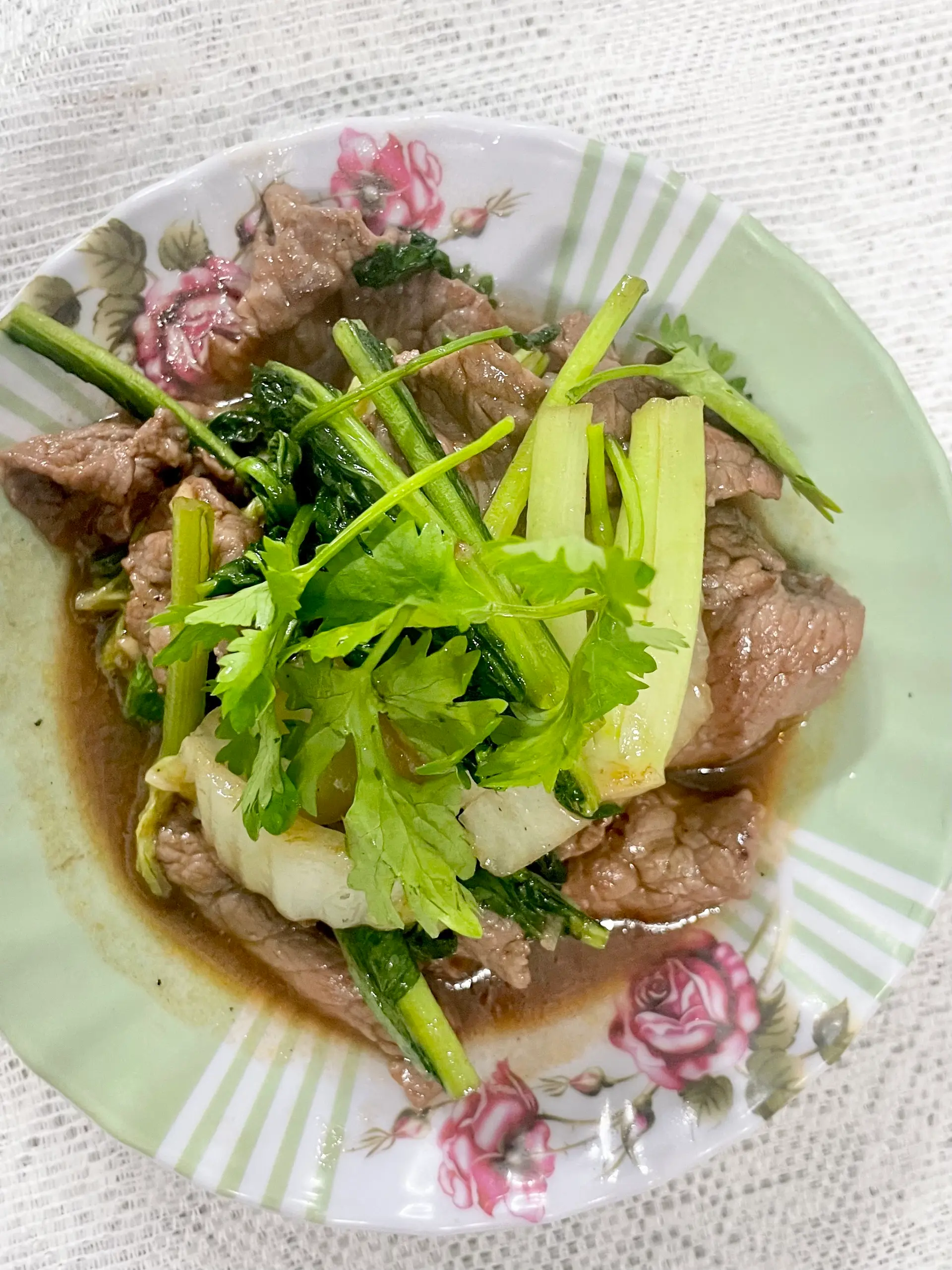 Hình ảnh Bò Xào Cải Thảo Tươi Ngon ( Không Cơm)