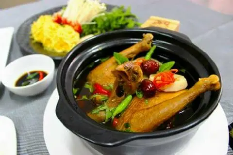 Hình ảnh Lẩu gà tiềm ớt hiểm