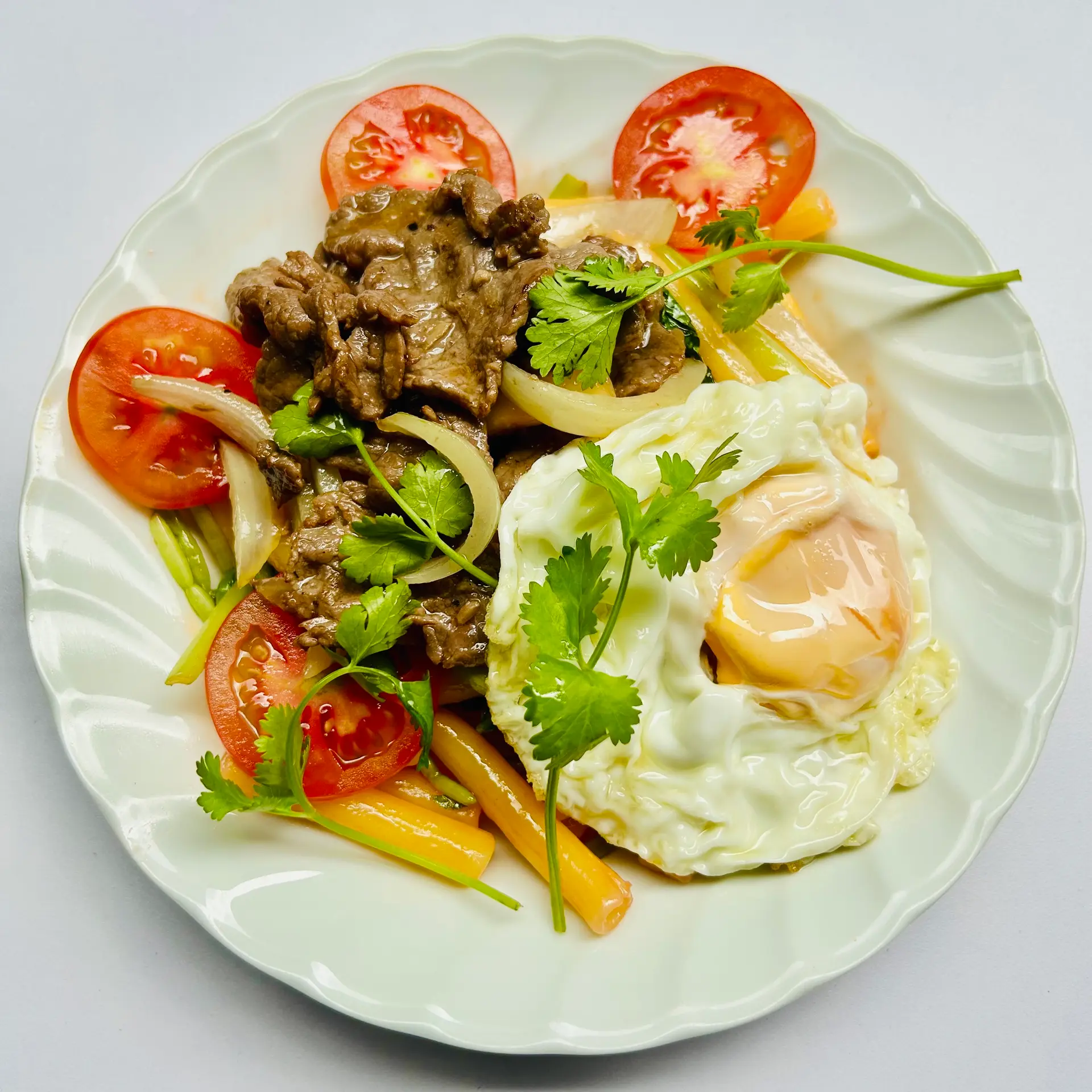 Hình ảnh Nui xào bò trứng + Nhiều thịt