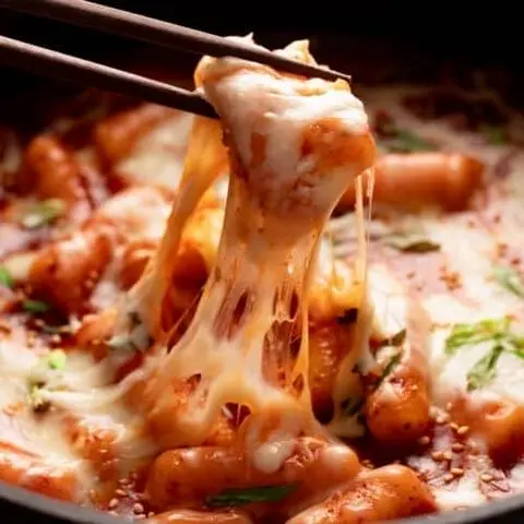 Hình ảnh Tteokbokki Gà Phô Mai