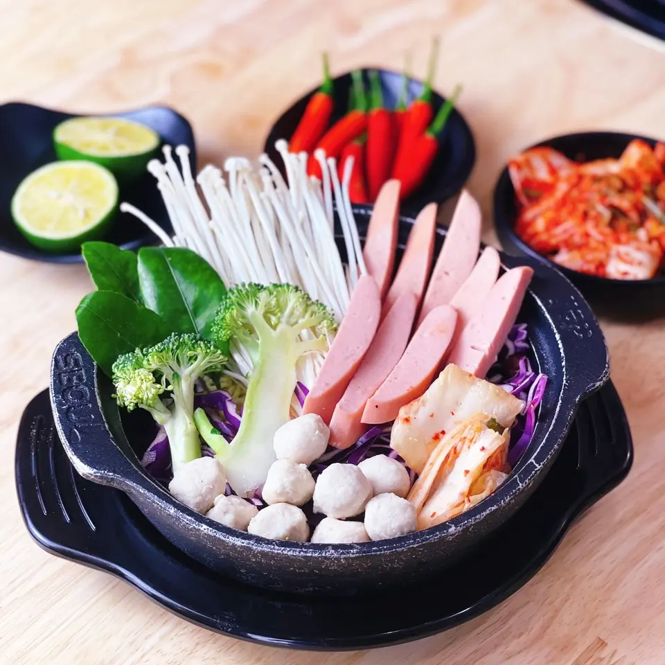Hình ảnh Mì Kim chi Xúc Xích Cá Viên