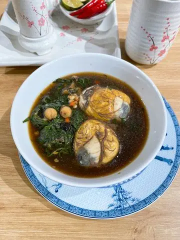 Hình ảnh Trứng vịt lộn tiềm thuốc bắc, ngải cứu