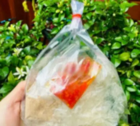 Hình ảnh Bánh tráng dẻo muối nhuyễn sate