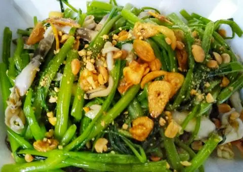 Hình ảnh Ốc móng tay xào rau muống