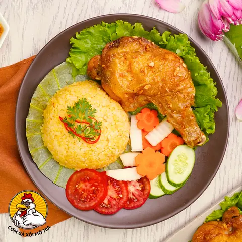 Hình ảnh cơm gà xối mỡ góc tư