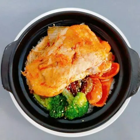 Hình ảnh Cơm Trộn Má Đùi Gà