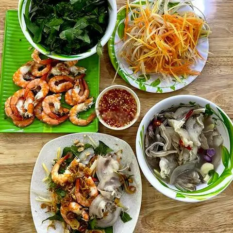 Hình ảnh Gỏi ngó sen đu đủ tôm thịt