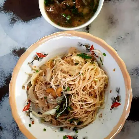 Hình ảnh Hủ tiếu khô tái - tái bò viên