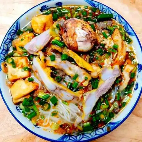 Hình ảnh Bún riêu sụn - trứng