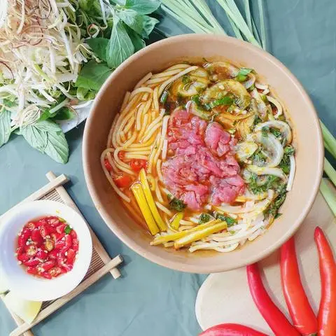 Hình ảnh Bún bò tái - chả