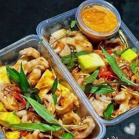 Hình ảnh Chân gà rút xương sốt thái