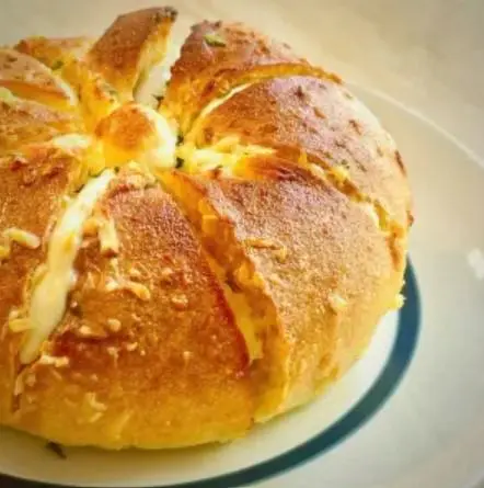 Hình ảnh Garlic Butter Bagel
