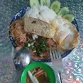 Hình ảnh cơm sườn bì chả ốp la
