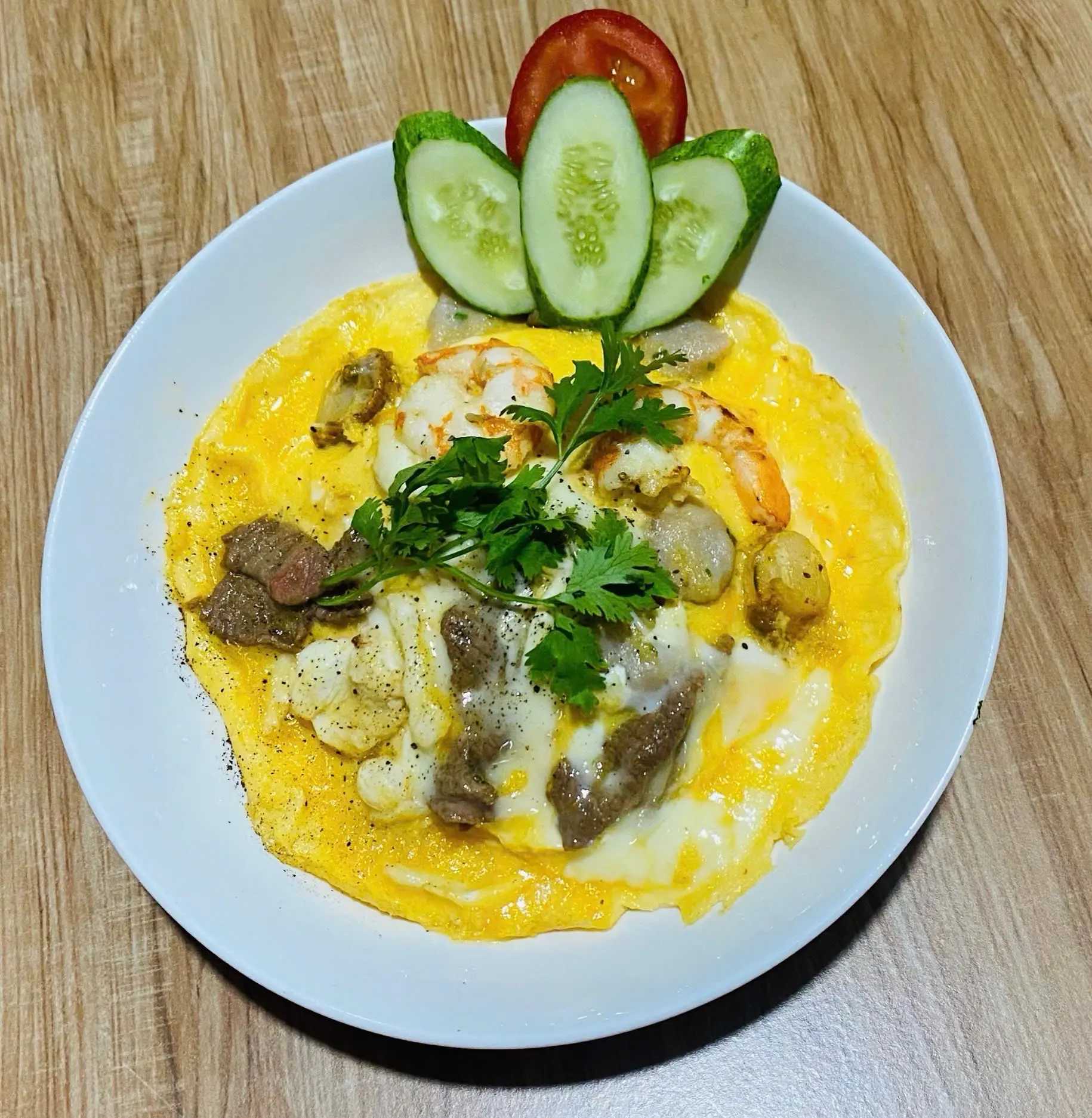 Hình ảnh Cơm hải sản phủ trứng