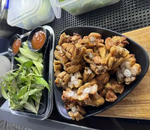 Hình ảnh Đuôi heo muối chiên giòn 400gr